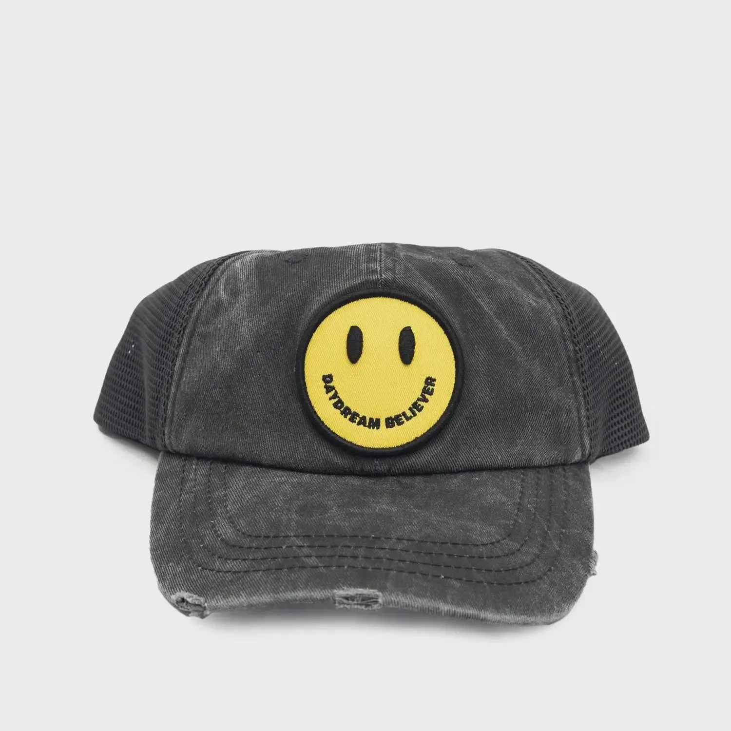 DAYDREAM BELIEVER SMILEY HAT