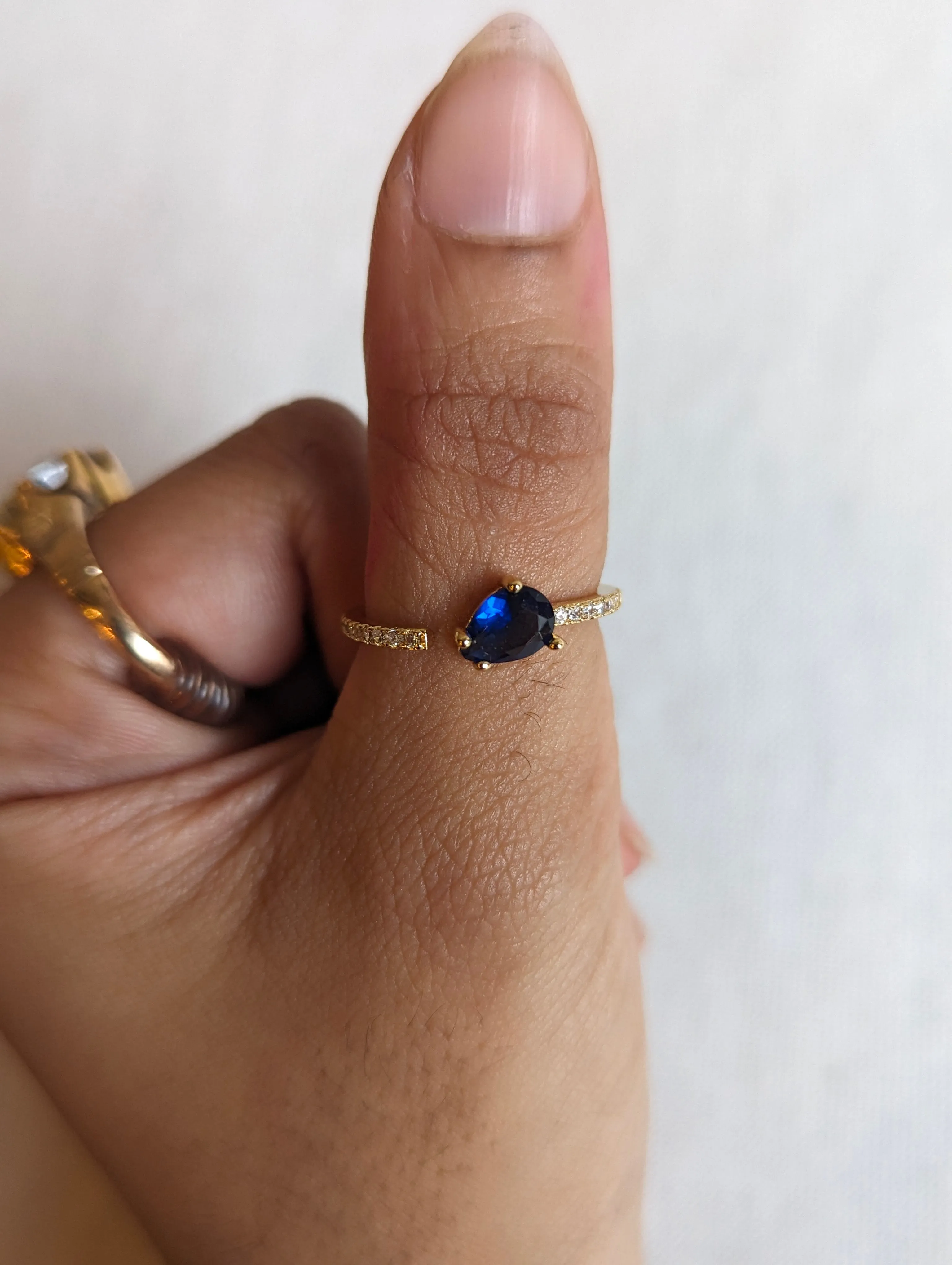 Nuance Blue Pear Split Ring