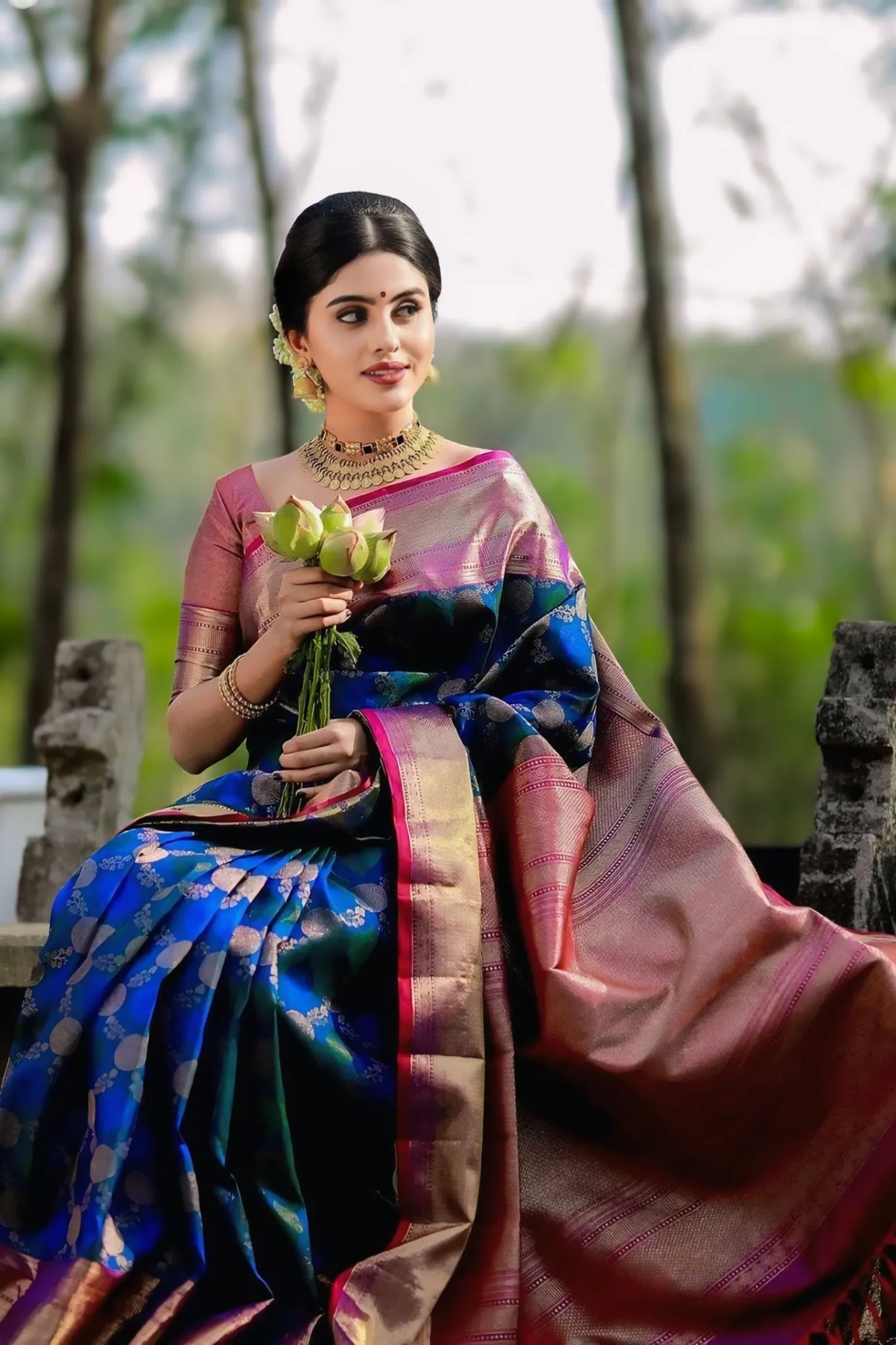 WOMAN  SUPER HIT HIT CHARMING FLOWERS SILK SAREE